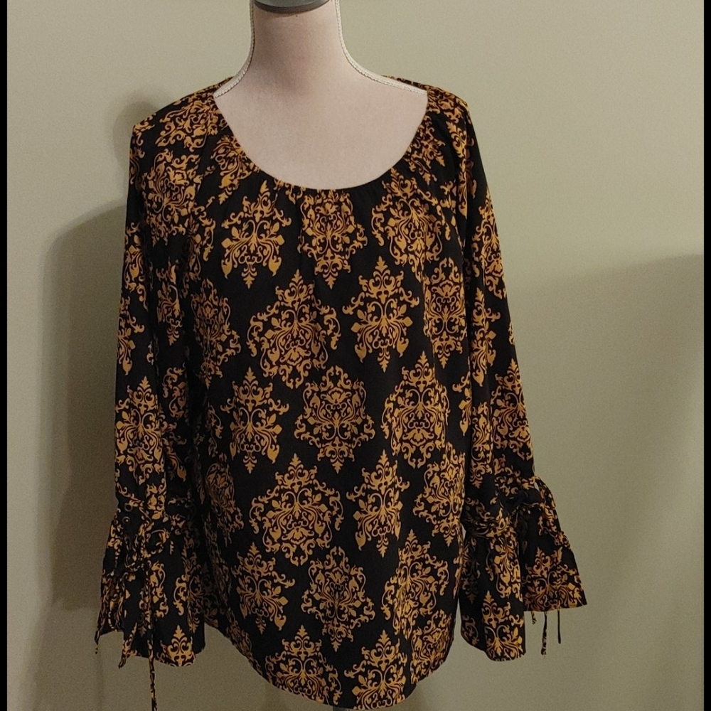 Bell sleeved blouse